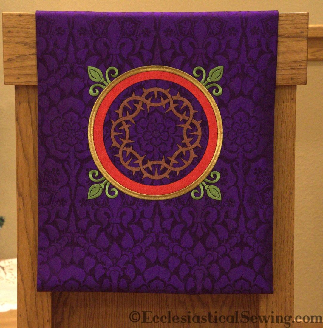 The Crown of Thorns pulpit fall on a lectern: a crown of thorns in a red ring