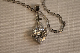 Bianco Sacred Heart of Jesus Necklace