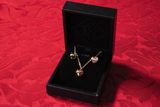 Royal Sagrada Familia Corazón Necklace