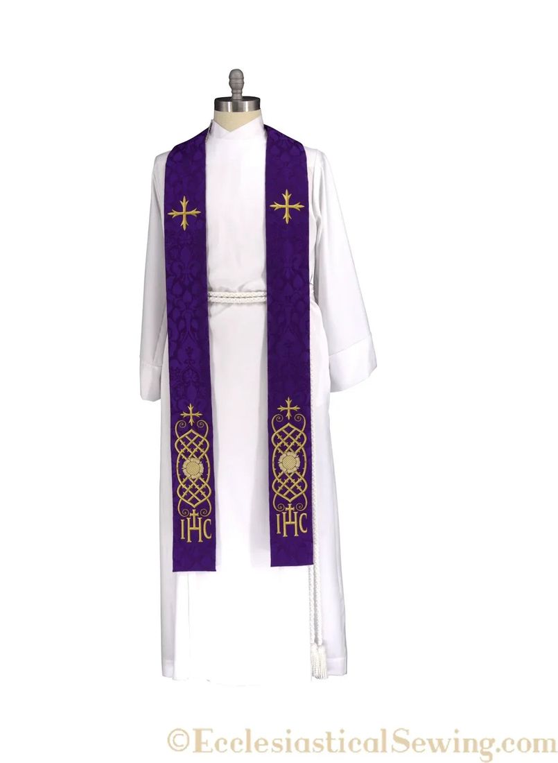 The IHC Lattice stole on a dress form