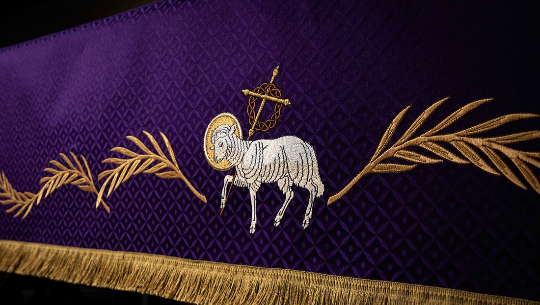 The Lamb of God between gold palm branches on a violet superfrontal with gold fringe